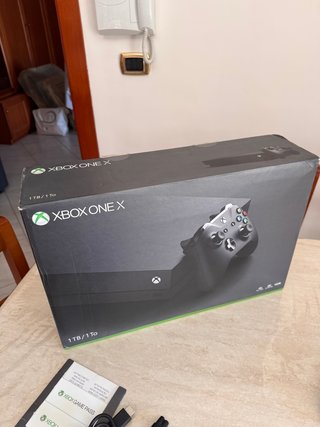 Xbox One X 1TB + Controller + Scatola