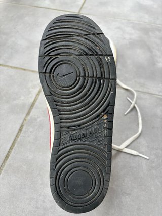 Zapatillas Nike Baloncesto Blancas y negras.