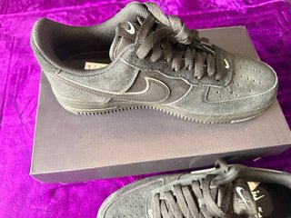 Nike Air Force 1 Negras