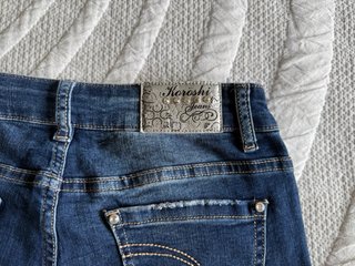 Pantalones vaqueros Koröshi bordados