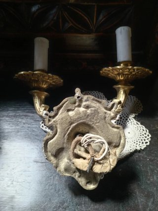 Aplique de pared antiguo de bronce