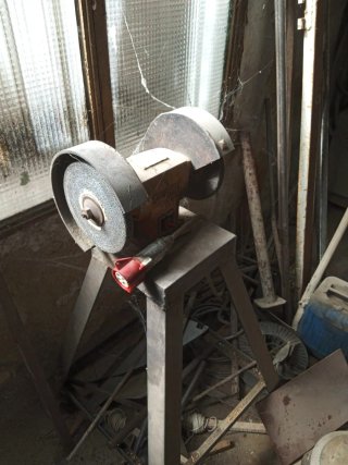 Piedra de afilar con mesa