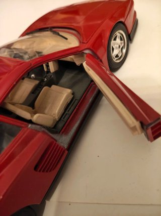 Modellino Ferrari Testarossa 1984 Rosso