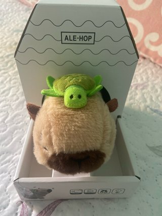 Capibara de peluche con sonido y movimieto