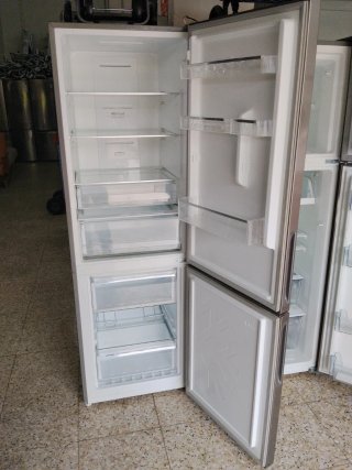 Nevera plateada con Inverter