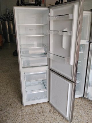 Nevera plateada con Inverter