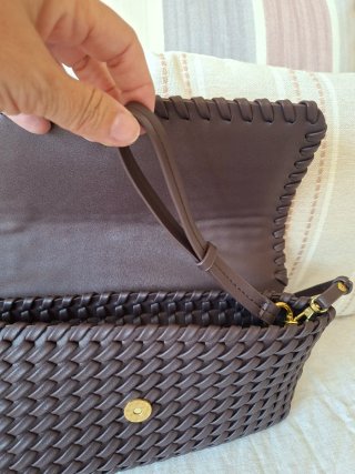 Bolso bandolera marrón trenzado
