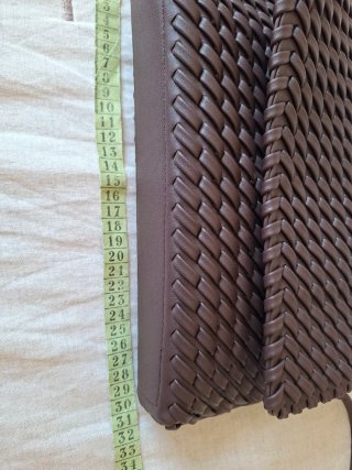 Bolso bandolera marrón trenzado
