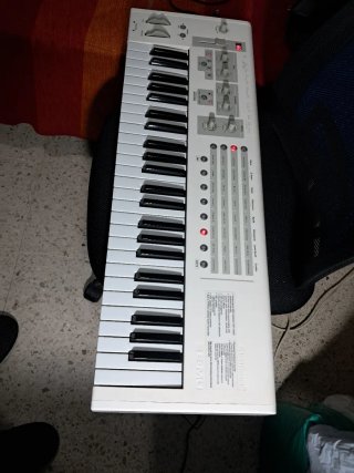 Sintetizador E-MU Teclado Piano