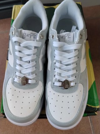 Zapatillas BAPE grises y blancas