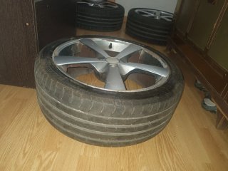 Llantas de aleación con neumáticos.  215/40/R17