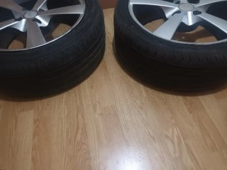 Llantas de aleación con neumáticos.  215/40/R17