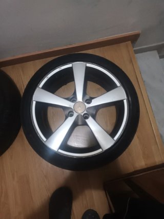 Llantas de aleación con neumáticos.  215/40/R17
