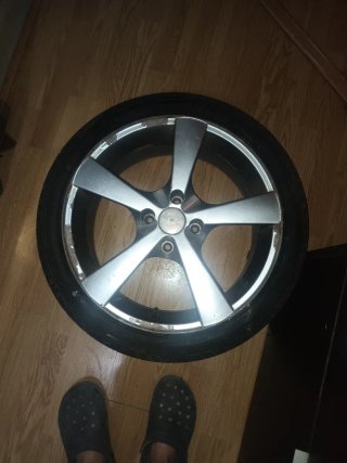Llantas de aleación con neumáticos.  215/40/R17