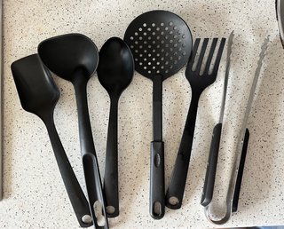 Set Utensilios Cocina Negro y Plateado