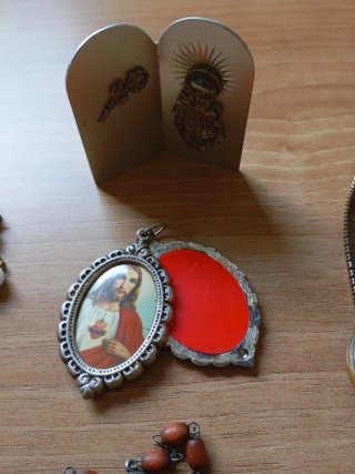 Lote: Reloj y 3 Rosarios
