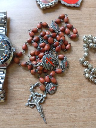 Lote: Reloj y 3 Rosarios
