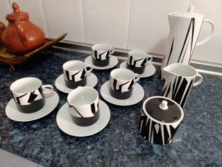 Juego de café blanco y negro