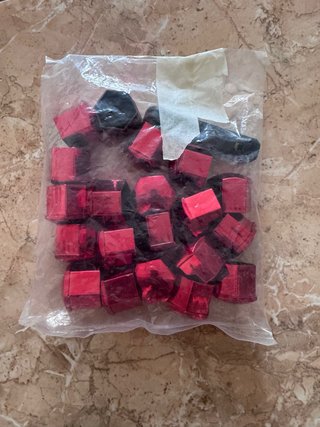 Tapas cubre tornillos de rueda (rojo/negro)