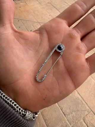 Broche de platino con zafiro y diamantes