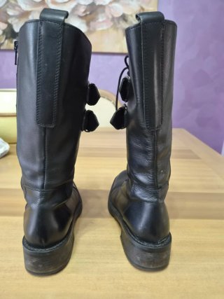Anfibi in pelle neri