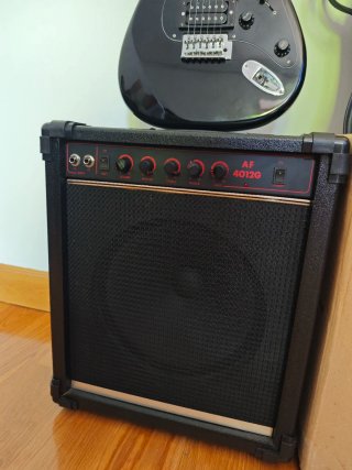 Guitarra Eléctrica Maison + Amplificador