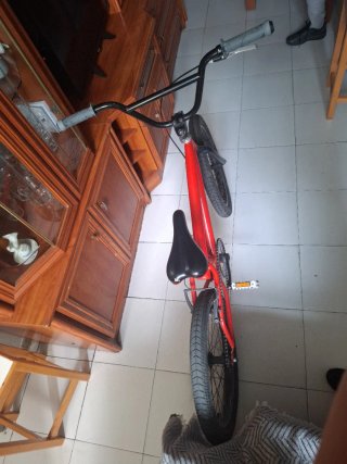 Bicicleta BMX Roja *precio negociable)