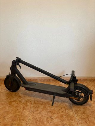 Patinete eléctrico negro