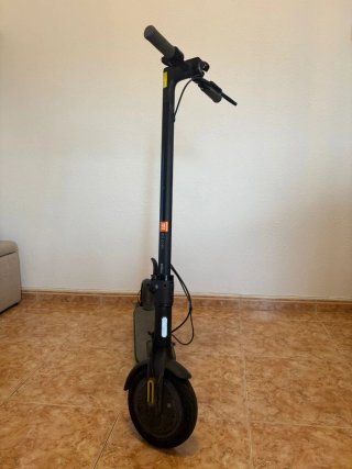 Patinete eléctrico negro