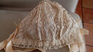 Gorrito de bebé antiguo.