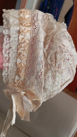 Gorrito de bebé antiguo.