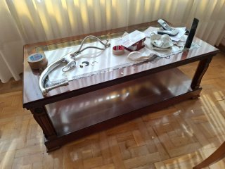 Mesa baja salón cristal y madera