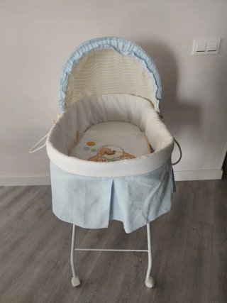 Moisés bebé mimbre con soporte metálico