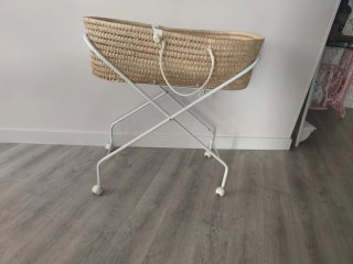 Moisés bebé mimbre con soporte metálico