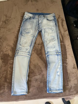 Pantalones vaqueros desgastados