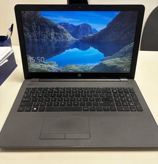 Portátil HP 255 G6 con cargador original
