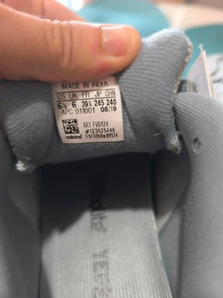 Adidas Yeezy Boost 700 Cinza