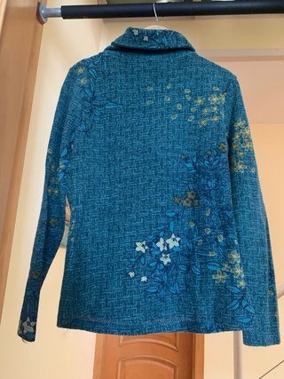 Jersey Surkana estampado floral cuello vuelto