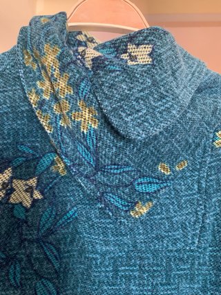 Jersey Surkana estampado floral cuello vuelto