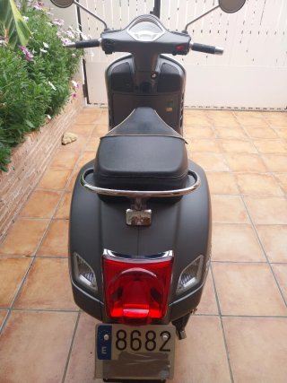 Vespa 300 GTS Super Gris