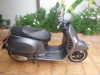 Vespa 300 GTS Super Gris
