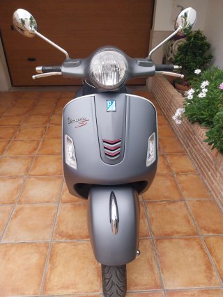 Vespa 300 GTS Super Gris