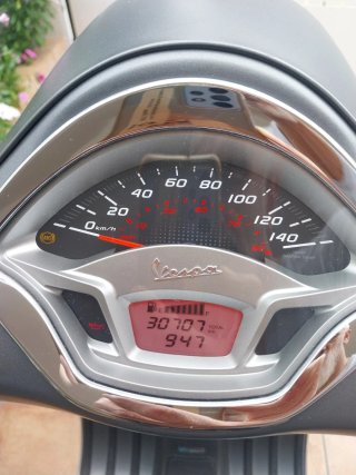 Vespa 300 GTS Super Gris