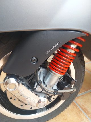 Vespa 300 GTS Super Gris