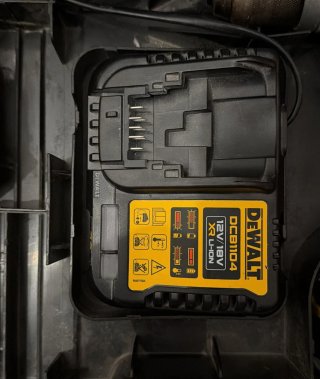 Taladro DeWalt 18V XR con 2 baterías