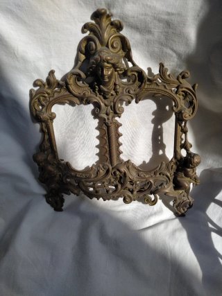 Portaretratos antiguo con pie