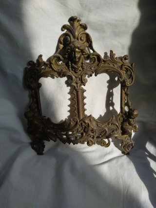 Portaretratos antiguo con pie