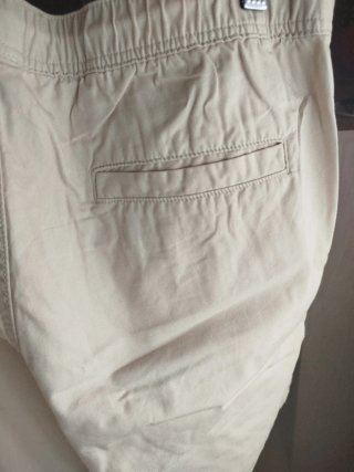 Pantalón corto beige hombre
