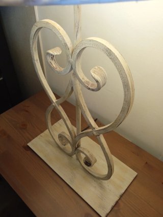 Lámpara de mesa diseño floral