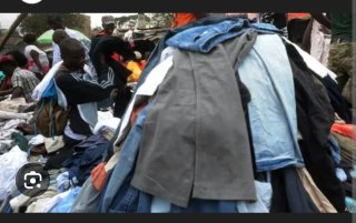 Abbigliamento di seconda mano per mercatino